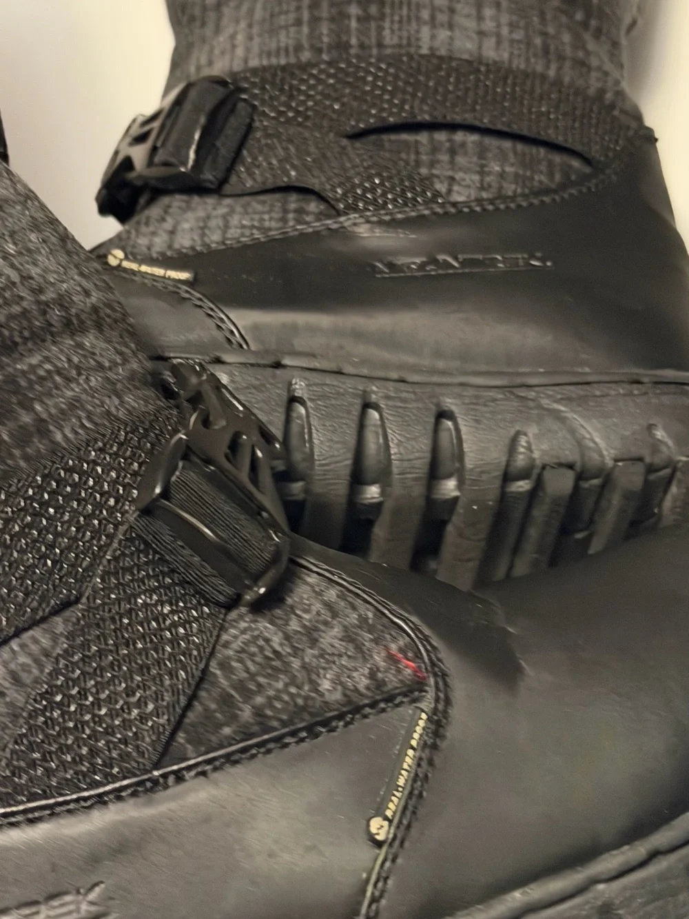 Mountrek Lisa Cross Straps Snow boots with Grip Sole Black & Gray Tweed Plaid
